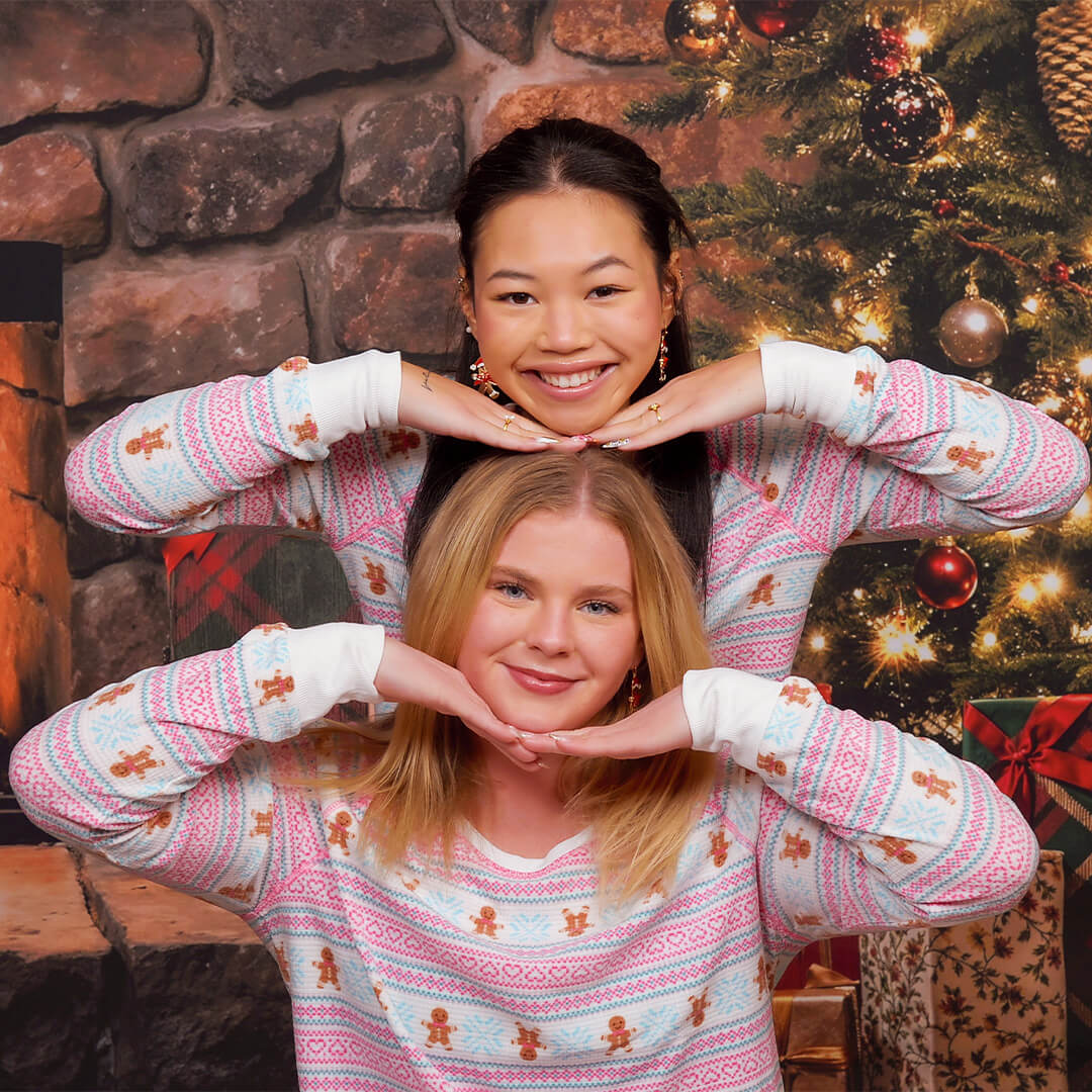 Friendsmas-Web Assets-Gallery 3-1080x1080