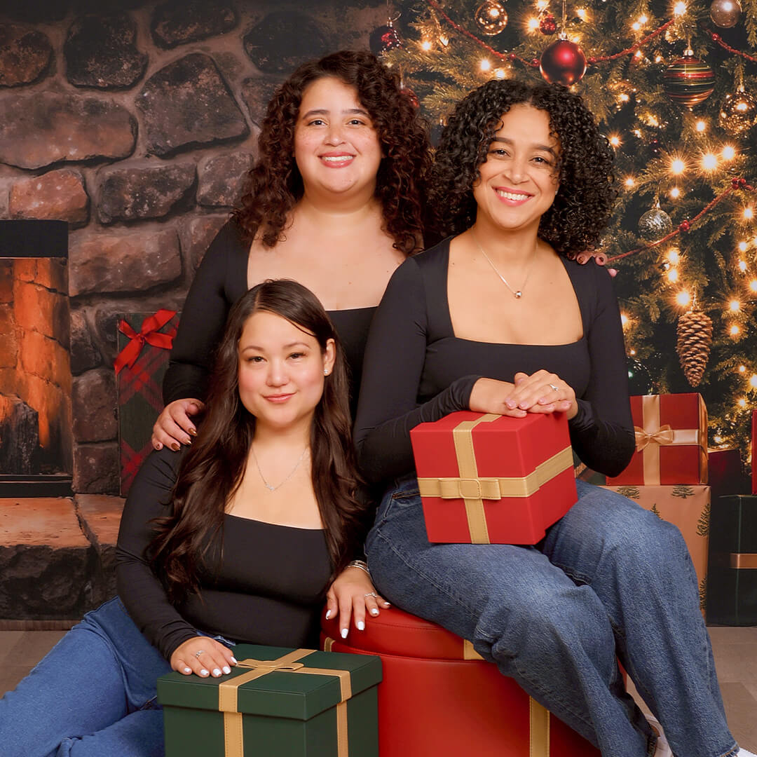 Friendsmas-Web Assets-Gallery 6-1080x1080